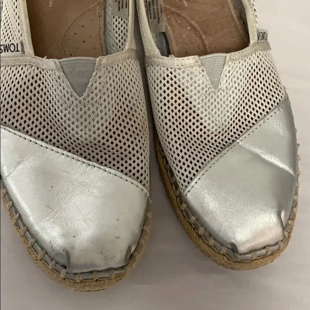 TOMS ESPADRILLE PLATINUM &‎ MESH FLATS SIZE 7:5